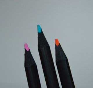 Našli ste už niekedy v sade farebných ceruziek farbu, ktorá vás očarila? A aká to bola? 😄😊 Krásne farby nájdete aj v...